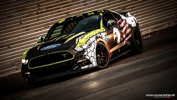 Ford Mustang eagle vehicle wrap